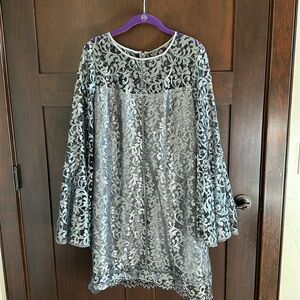 NWT Long sleeve lace bell sleeve shift from White House black market size 14.